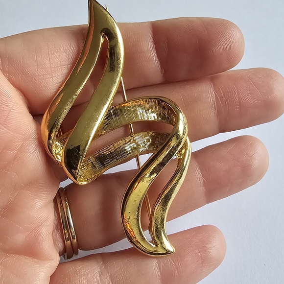Vintage ribbon brooch gold tone pin zigzag zig zag squiggle - Picture 6 of 7